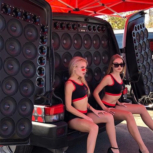 Громкий тыл в автомобиле